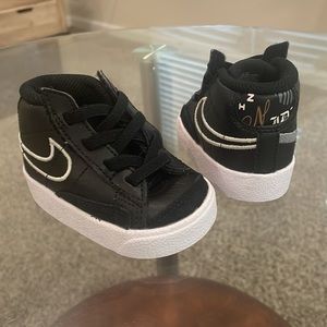 Nike Blazer Mid 77 Size 2c DJ0268-001 Black Cashmere Gray (brand new)